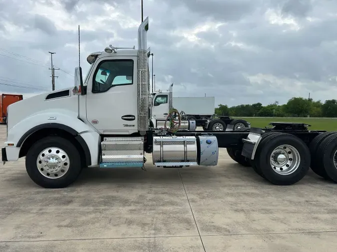 2026 Kenworth T880