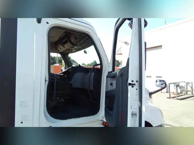 2020 Freightliner Cascadia 126