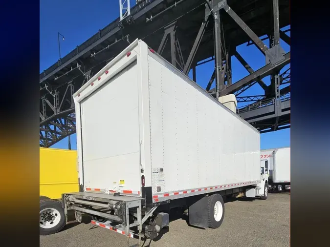 2019 FREIGHTLINER/MERCEDES M2 106