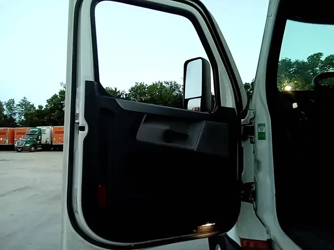 2021 Freightliner Cascadia 126