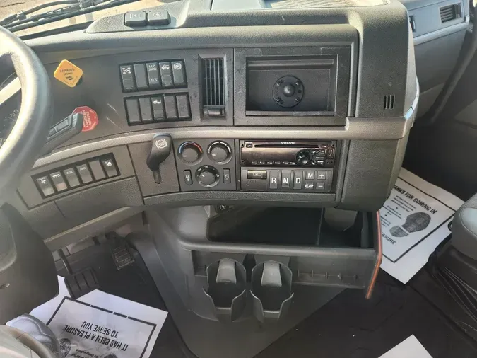 2020 VOLVO VNL760