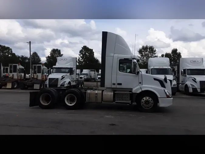 2017 Volvo VNL300