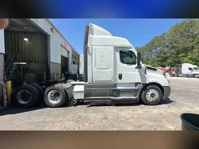 2021 Freightliner Cascadia 126