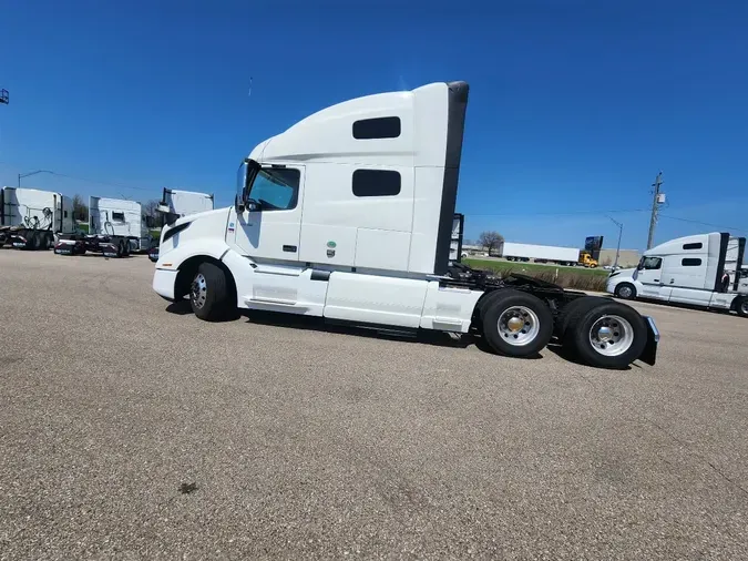 2021 VOLVO VNL64T760
