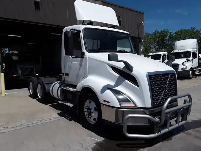 2019 VOLVO VNL64T-300