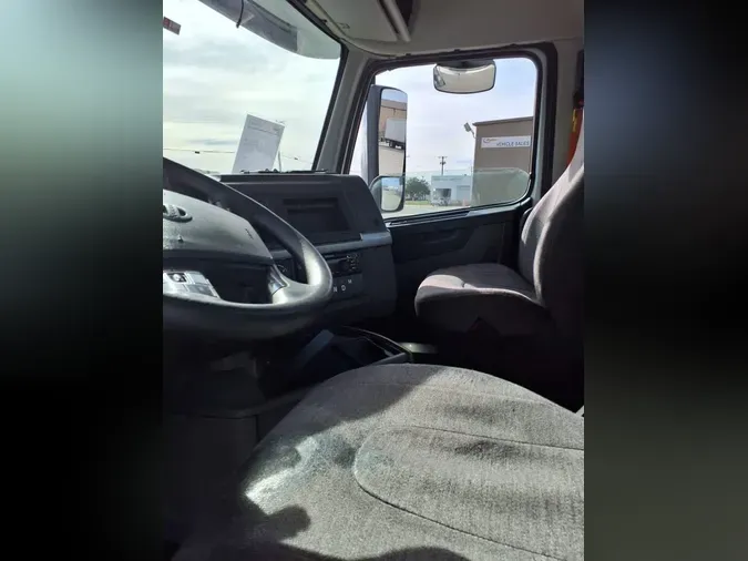 2019 VOLVO VNR42T 300