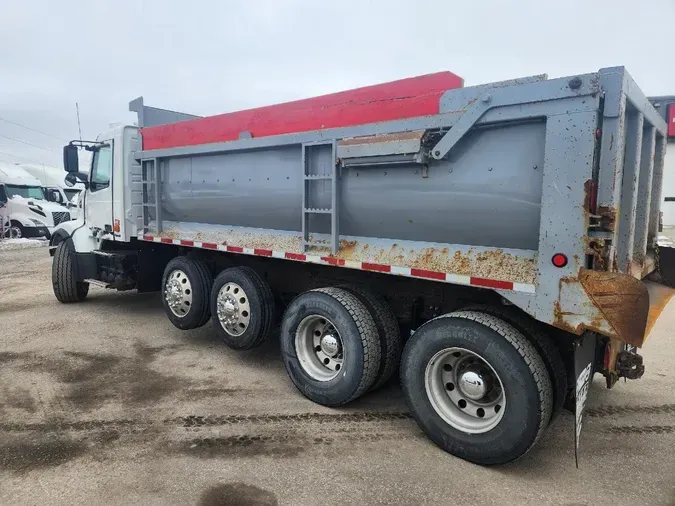 2008 VOLVO VHD64FT200