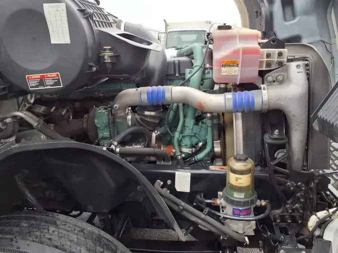 2020 VOLVO VNL64T-300