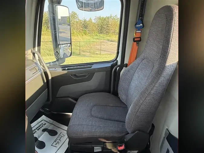 2024 VOLVO VNR64T300f5a547c6b672025f334d3c2ed232fbb7