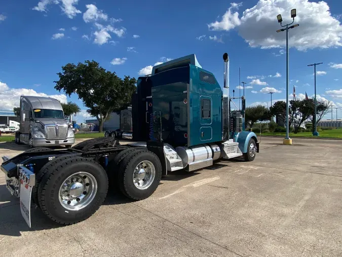 2021 Kenworth W900L