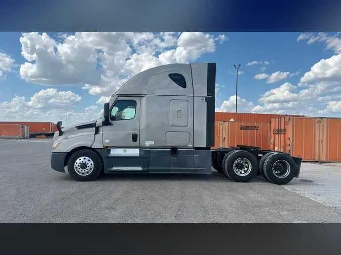 2022 Freightliner Cascadia 126