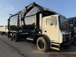 2007 MACK MR688