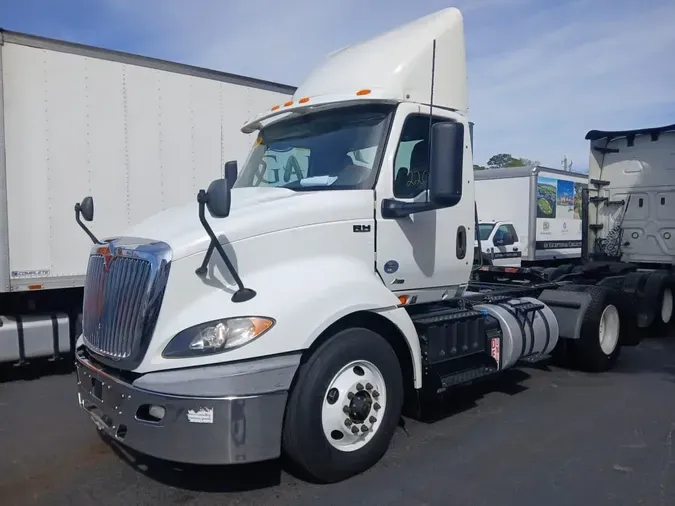 2019 NAVISTAR INTERNATIONAL RH613 DAYCAB S/A