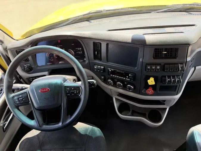 2022 Peterbilt 579