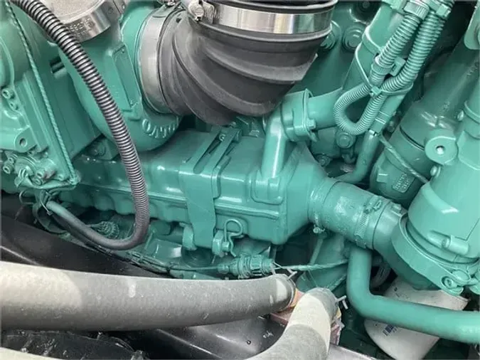 2017 VOLVO VNL64T670