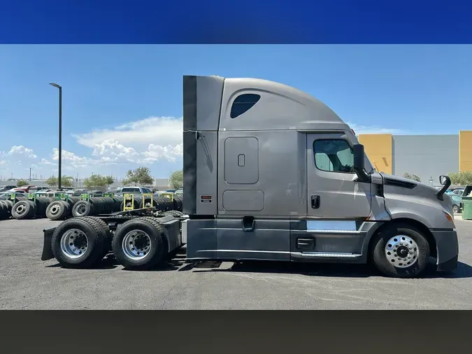 2022 Freightliner Cascadia 126