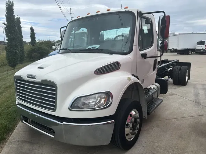 2019 Freightliner M2 106