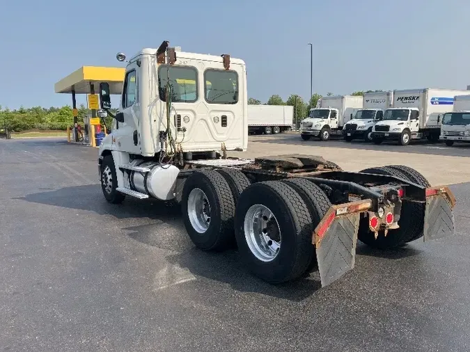 2016 Freightliner X12564ST