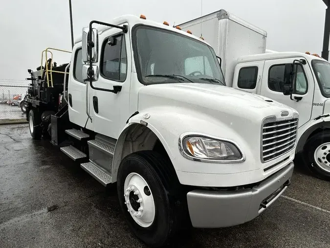 2021 Freightliner M2 106