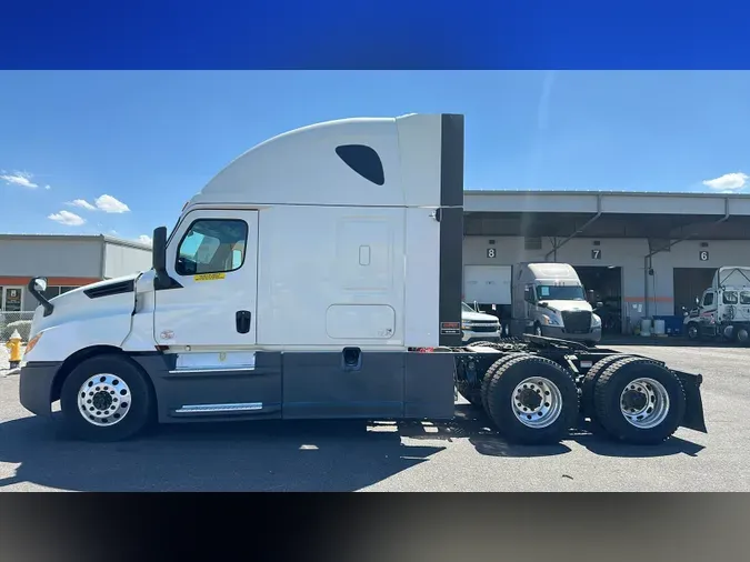2019 Freightliner Cascadia 126