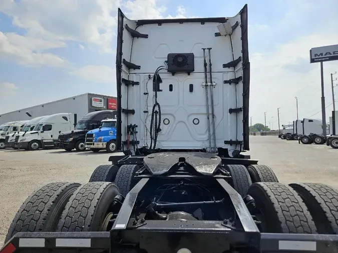 2021 FREIGHTLINER Cascadia 126