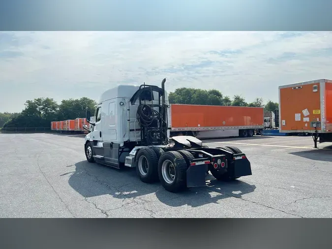 2021 Freightliner Cascadia 126f5e727f0b37c95af4c11e6c8aa242c73