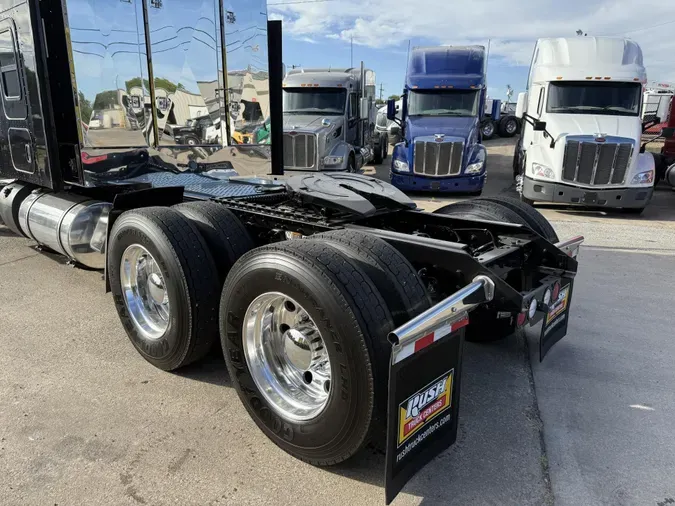 2023 Kenworth W900