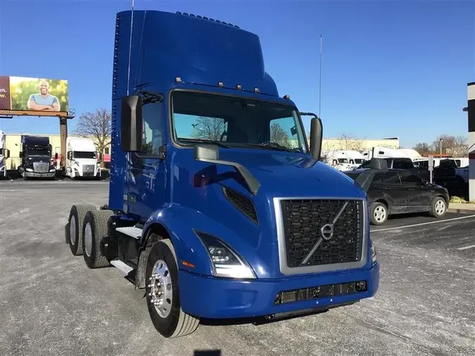 2019 VOLVO VNR300