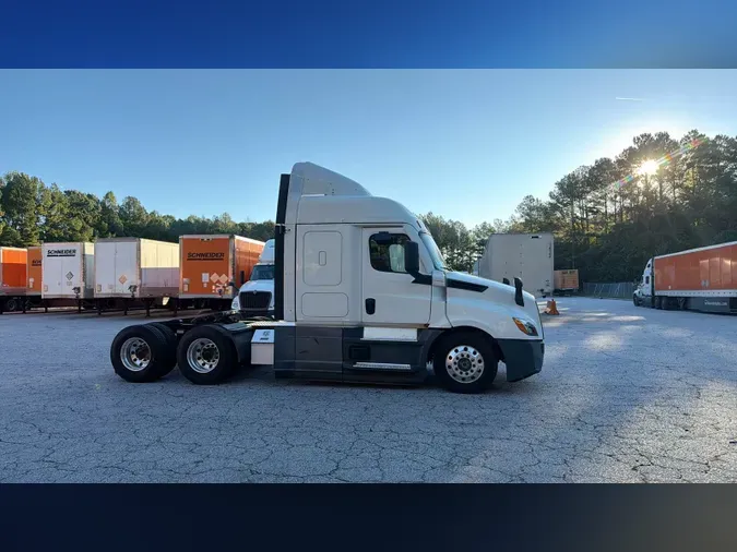 2021 Freightliner Cascadia 126