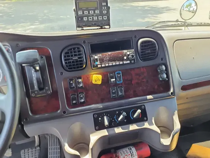 2017 FREIGHTLINER M2 106