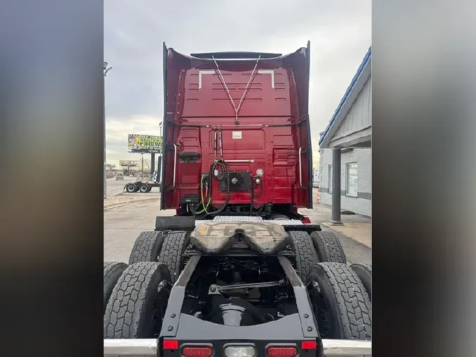 2023 VOLVO VNL64T860