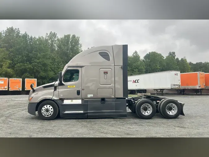 2023 Freightliner Cascadia 126f5fcb787001afc25fb66ecdd964663f8