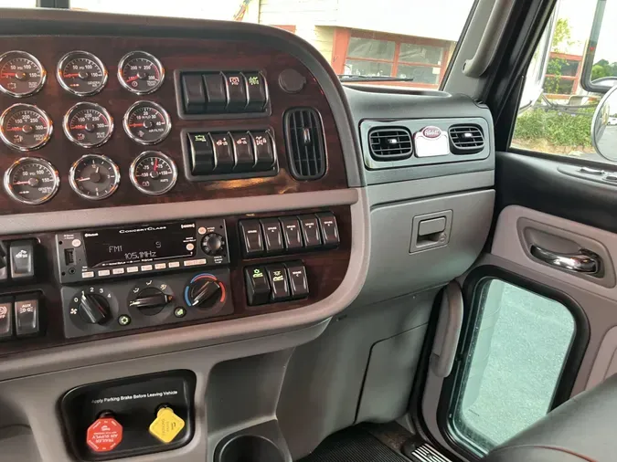 2023 Peterbilt 389