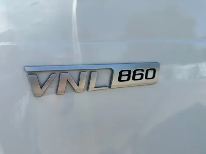 2022 VOLVO VNL64T860