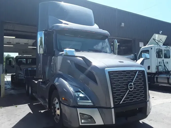 2019 VOLVO VNL64T-300