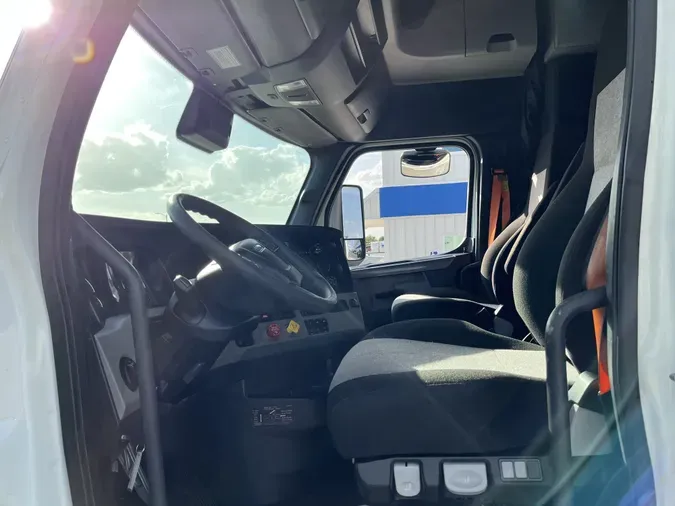 2020 Freightliner Cascadia 126