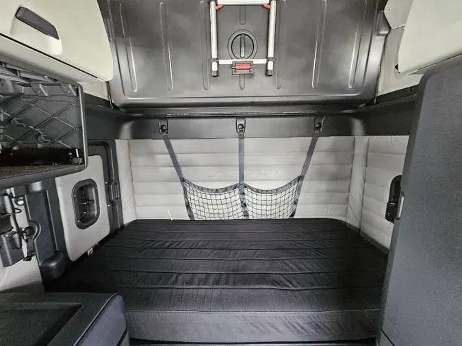 2021 FREIGHTLINER CASCADIA CA126