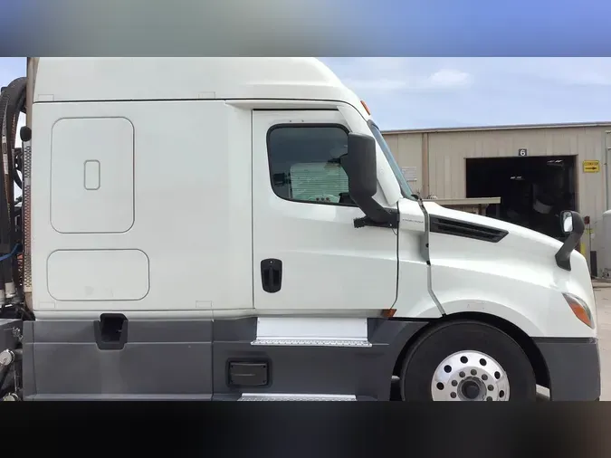 2022 Freightliner Cascadia 126