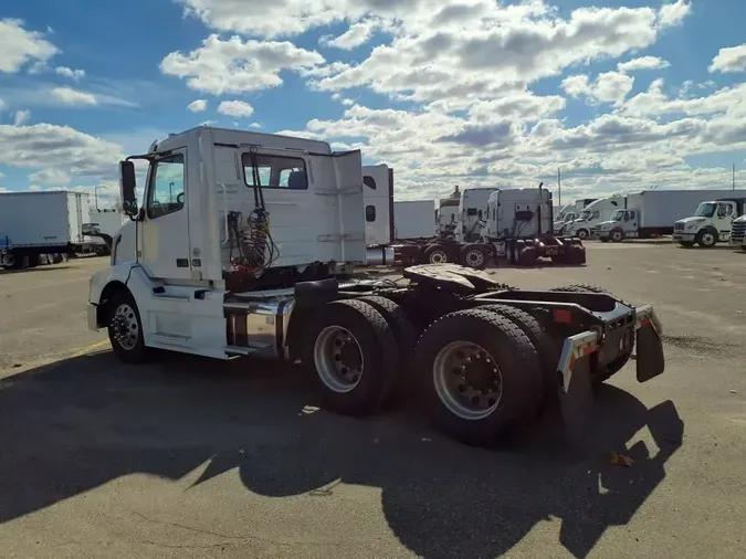 2017 VOLVO VNL64TRACTOR