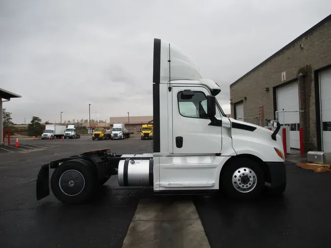 2019 FREIGHTLINER/MERCEDES NEW CASCADIA 126