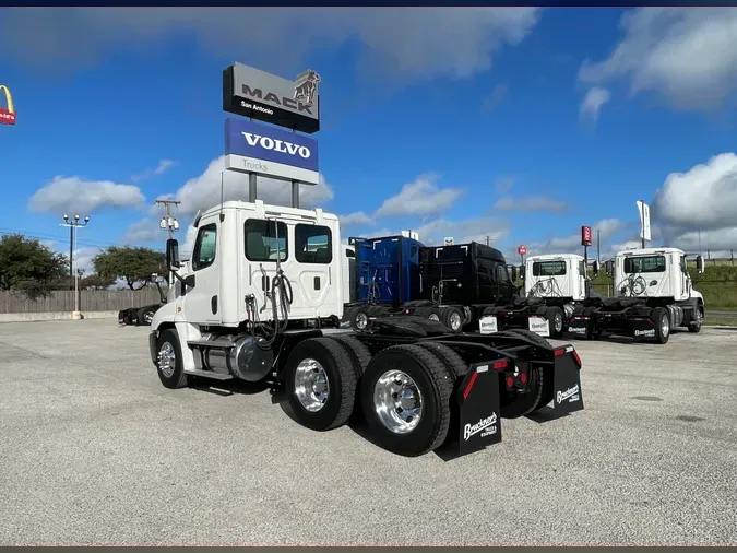 2017 FREIGHTLINER CASCADIA 125