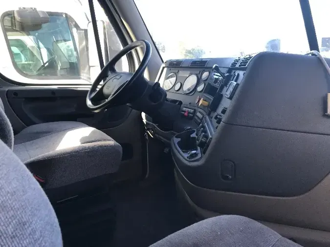 2019 Freightliner X12564ST