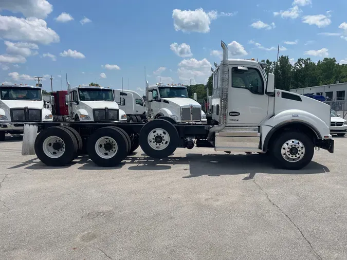 2025 Kenworth T880