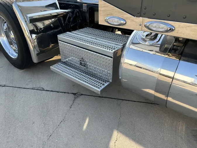 2022 Peterbilt 389
