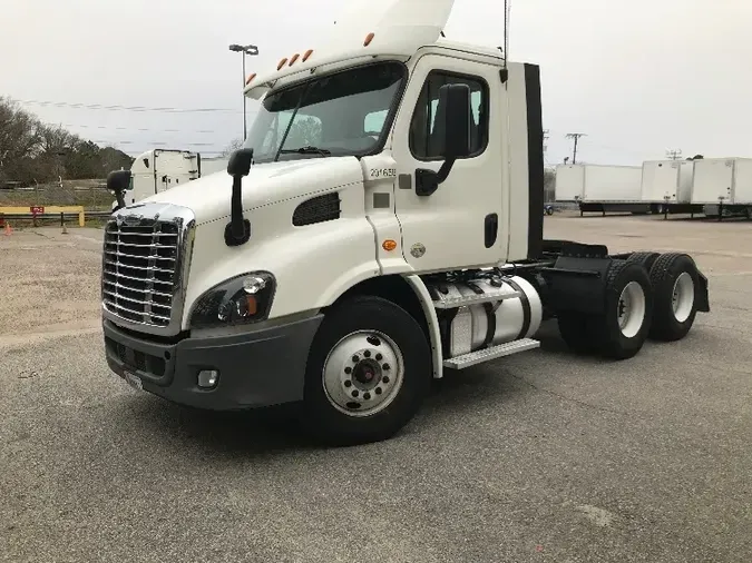 2018 Freightliner X11364ST