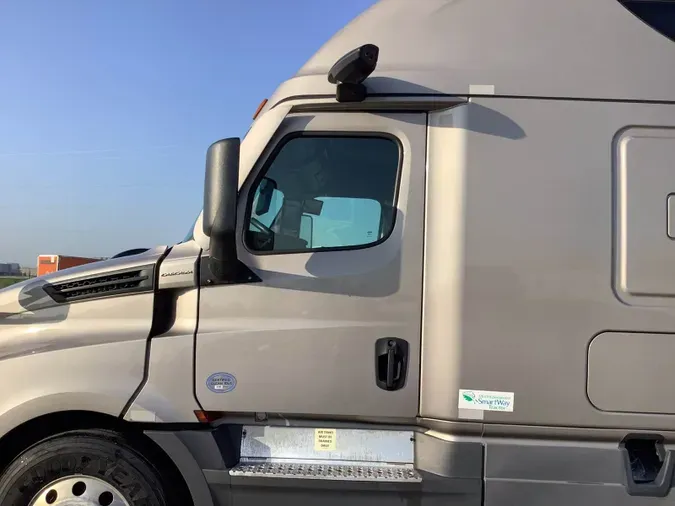 2022 Freightliner Cascadia 126