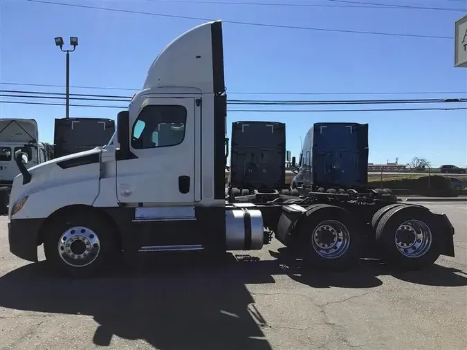 2021 FREIGHTLINER CA126