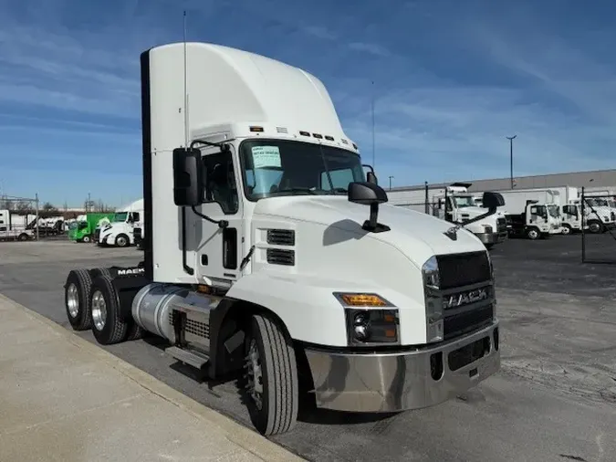 2025 MACK AN64T