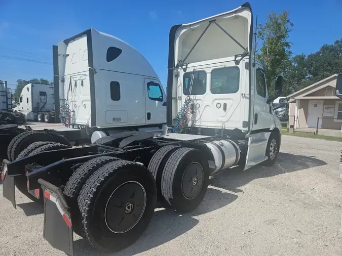 2019 FREIGHTLINER NEW CASCADIA 116