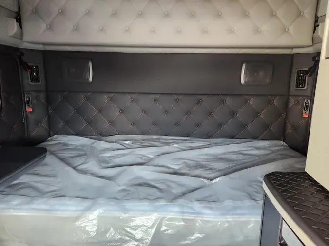 2026 Kenworth T680f61db99ca84ce6308d856499ed615677